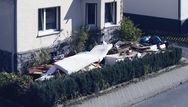 Yard Junk Removal in Edmonds